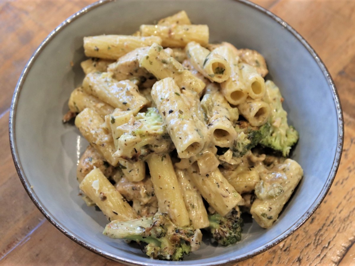 Creamy Chicken & Broccoli&nbsp;Pasta